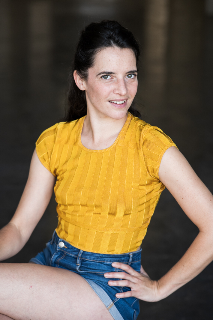 Book photo de Louise Desmullier fait à Marseille par ulrike monso